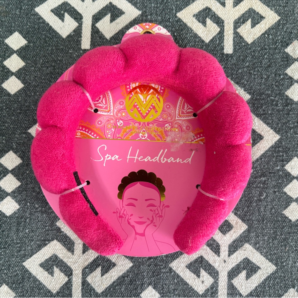 Self Love Spa & Beauty Bundle | MoMA Bag, Burt’s Bees, Nails, Socks + More! - Picture 3 of 8